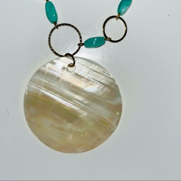 Avon GoldTone Link Necklace Earrings Green Oval Stones White Pearlescent Pendant - Picture 4 of 10